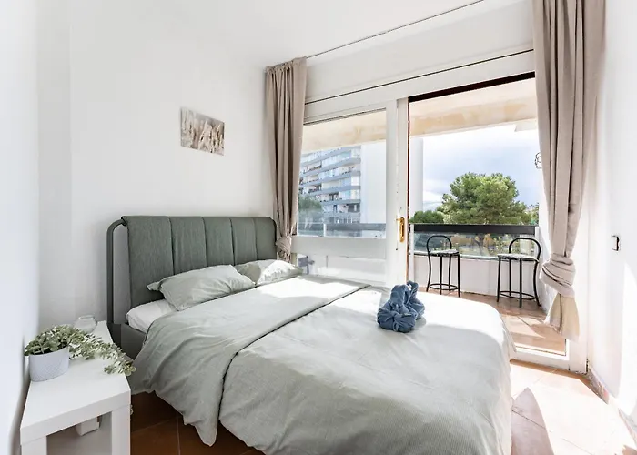 Perfect Location! Walk A Few Minutes To Restaurants, Lovely Beach, Town, Train And Bus Torremolinos