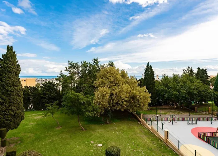 Perfect Location! Walk A Few Minutes To Restaurants, Lovely Beach, Town, Train And Bus Torremolinos