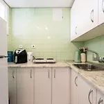 Perfect Location! Walk A Few Minutes To Restaurants, Lovely Beach, Town, Train And Bus Appartement