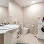 Perfect Location! Walk A Few Minutes To Restaurants, Lovely Beach, Town, Train And Bus Appartement Torremolinos