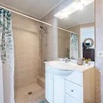 Perfect Location! Walk A Few Minutes To Restaurants, Lovely Beach, Town, Train And Bus Appartement *