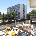 Perfect Location! Walk A Few Minutes To Restaurants, Lovely Beach, Town, Train And Bus Apartament