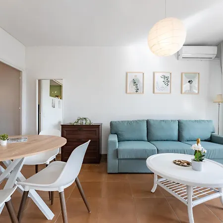 Perfect Location! Walk A Few Minutes To Restaurants, Lovely Beach, Town, Train And Bus Apartament *