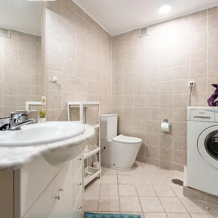 Perfect Location! Walk A Few Minutes To Restaurants, Lovely Beach, Town, Train And Bus Lägenhet Torremolinos