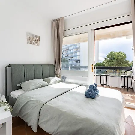Perfect Location! Walk A Few Minutes To Restaurants, Lovely Beach, Town, Train And Bus Torremolinos