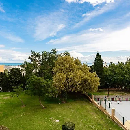 Perfect Location! Walk A Few Minutes To Restaurants, Lovely Beach, Town, Train And Bus Torremolinos