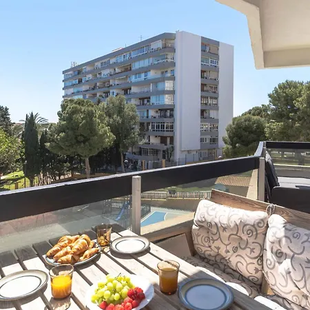 Perfect Location! Walk A Few Minutes To Restaurants, Lovely Beach, Town, Train And Bus Apartament