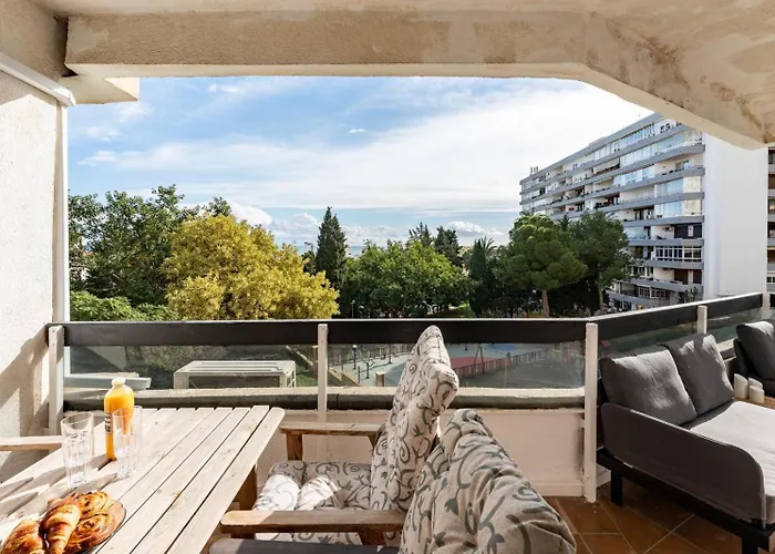 Perfect Location! Walk A Few Minutes To Restaurants, Lovely Beach, Town, Train And Bus Appartamento Torremolinos