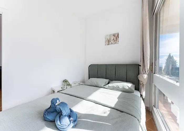 Perfect Location! Walk A Few Minutes To Restaurants, Lovely Beach, Town, Train And Bus Appartamento Torremolinos