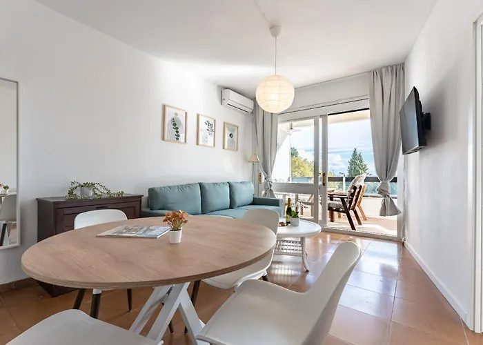 Perfect Location! Walk A Few Minutes To Restaurants, Lovely Beach, Town, Train And Bus Apartamento Torremolinos