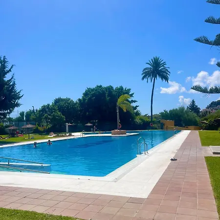 Perfect Location! Walk A Few Minutes To Restaurants, Lovely Beach, Town, Train And Bus شقة توريمولينوس